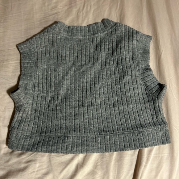 Urban Outfitters Ultra-Crop Sweater Vest Size S - Picture 2 of 5